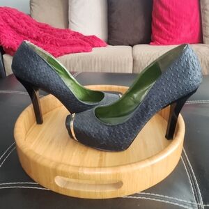 Christian Siriano Black Textured High Heel Pumps with Gold Toe Accent